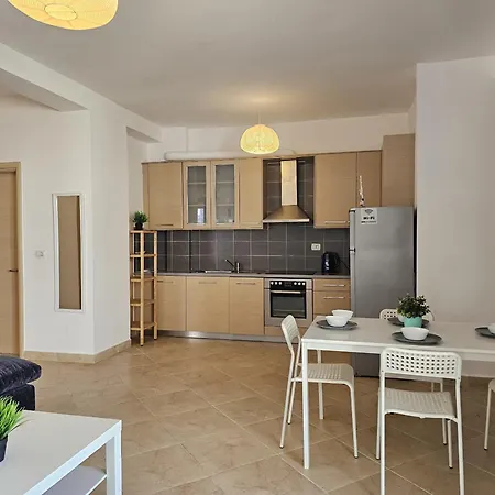 Albert Apartment شقة ساراندا