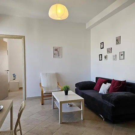 Albert Apartment ساراندا