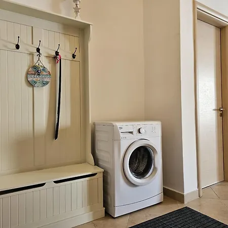 Albert Apartment ساراندا